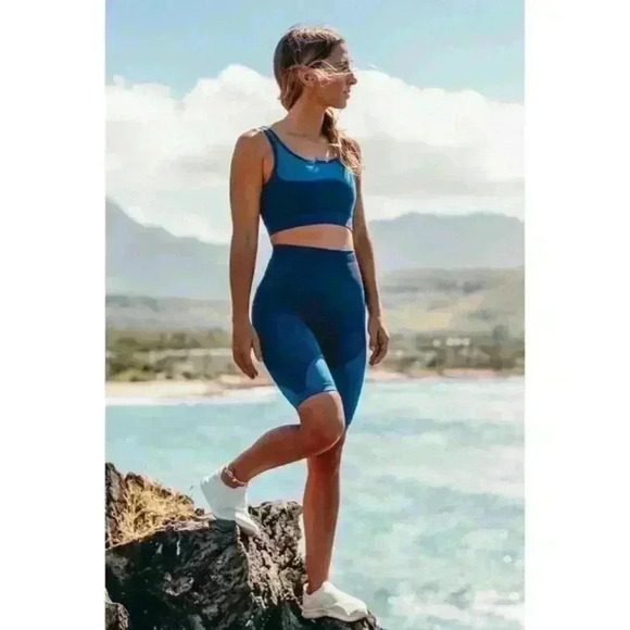 Fabletics High-Waisted Seamless Block Athletic Short Midnight Navy - Picture 1 of 11